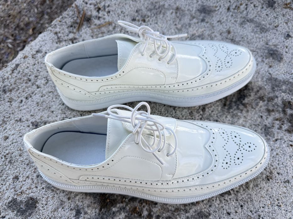 Sapatos brancos (novos)