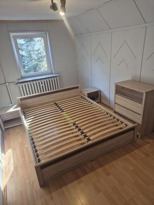 Zestaw łóżko, komoda i dwie szafki nocne