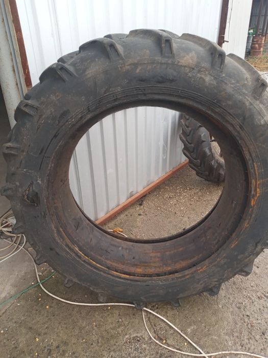 Продам  шини 15.5 R 38. Ціна за  2шт
Є пошкодженя на фото видно
Залишо