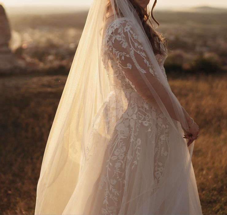 Suknia ślubna Annais Bridal by Ola La model Lila + welon