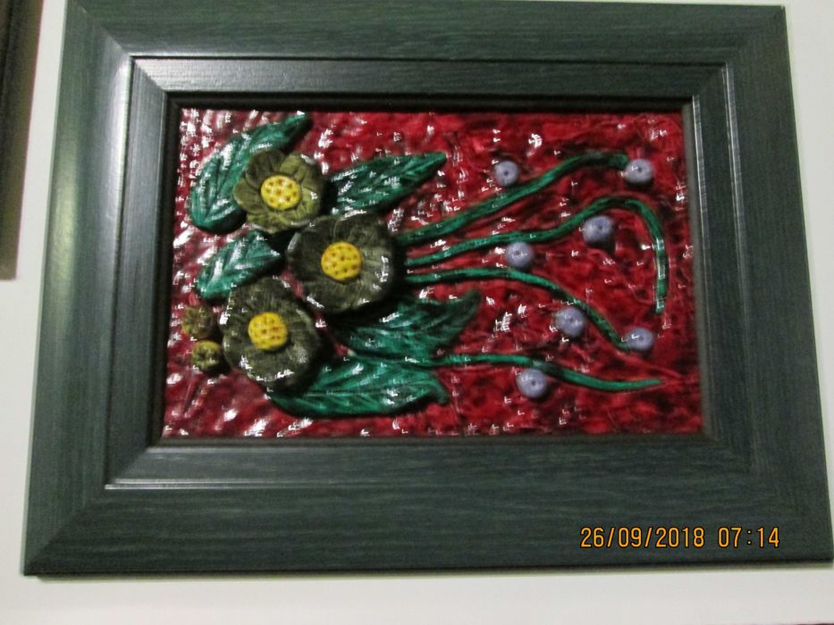 Vários quadro em ponto cruz e tinta acrílica