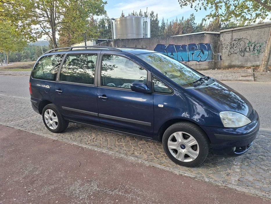 Ford Galaxy com caixa automática