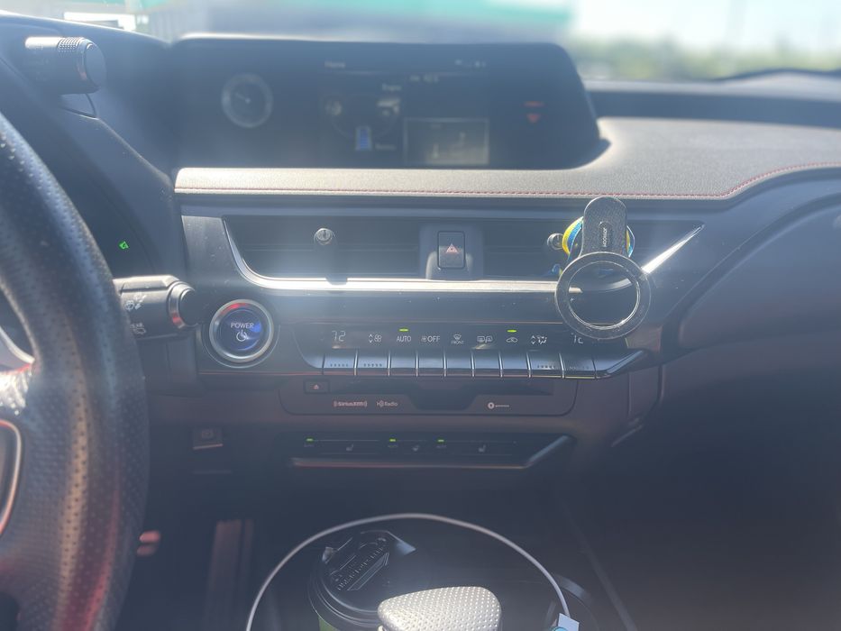 Lexus UX 250h F-sport 2020