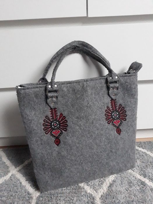 Torebka z haftem