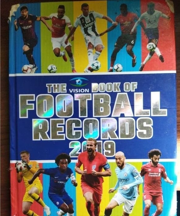 Рідкісна книга англійською Книга футбольних рекордів 2019