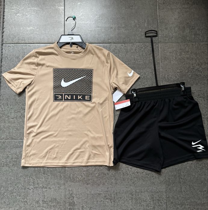 Komplet dziecięcy Nike r.134, nowy