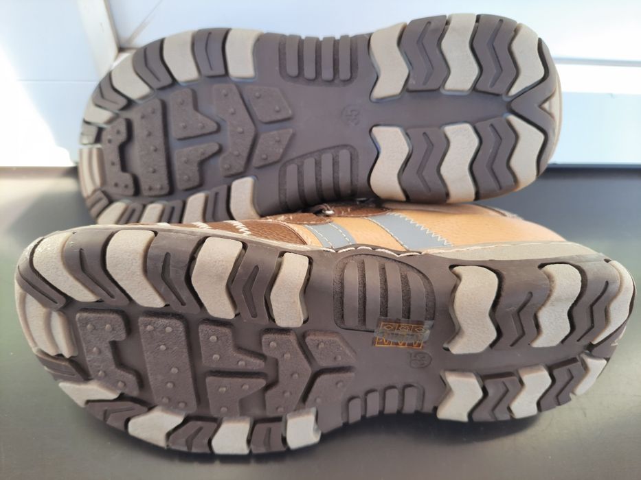 Nowe buty dziecięce na rzepy Haker, rozm.35, dł wkł.22cm