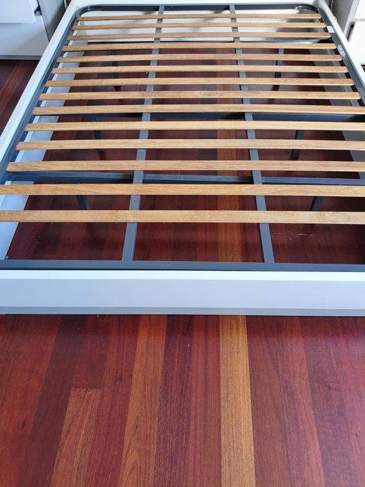 Cama casal+estrado+colchão