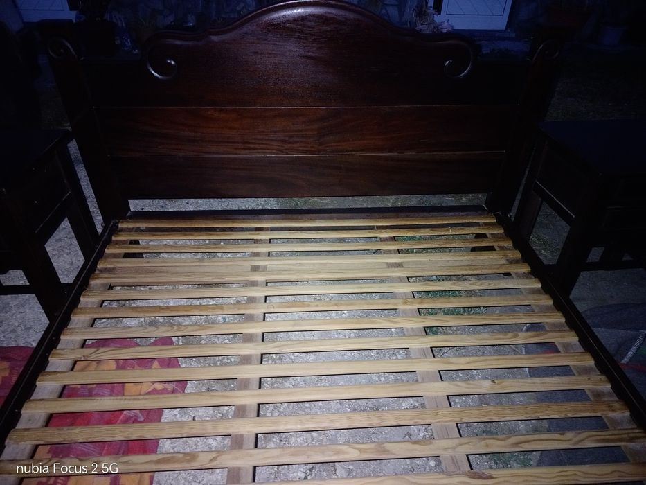 Mobilia de casal com cama colxao mesinhas e comoda