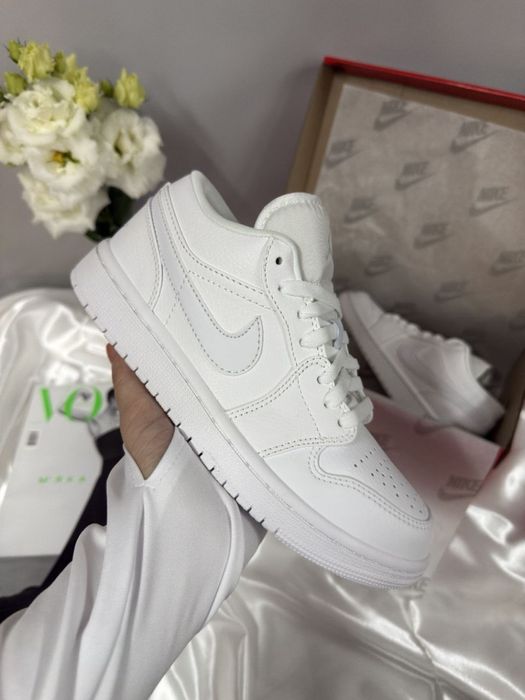 Шкіряні білі кросівки високі Nike Air Jordan 1 Low Full White найк джордан