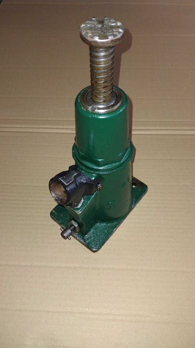 Podnośnik hydrauliczny  slupkowy prl 4t