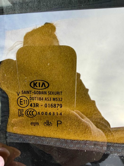 Скло дверей праве переднє заднє Kia EV6  скло праве Кіа ЕВ6  16-22