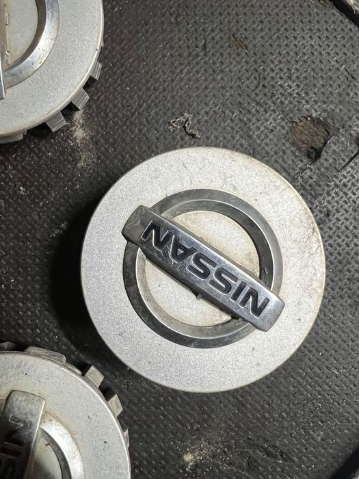 dekielek znaczek kół 70mm nissan navara d40