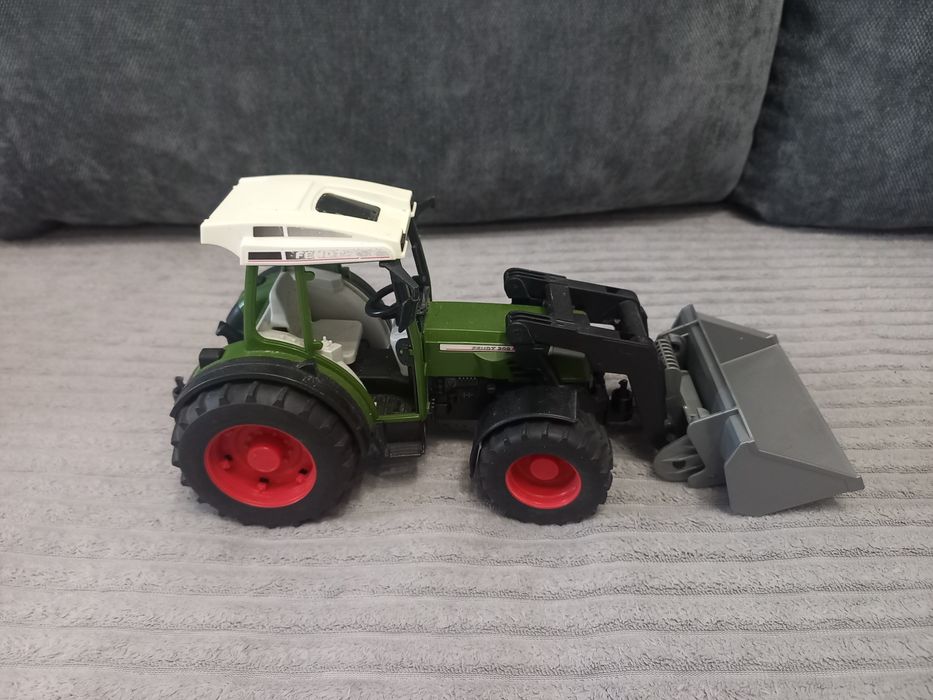 Трактор з ковшем Fendt від Bruder