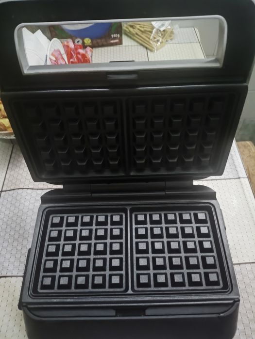 Гриль-вафельниця DeLonghi SW 12AC S