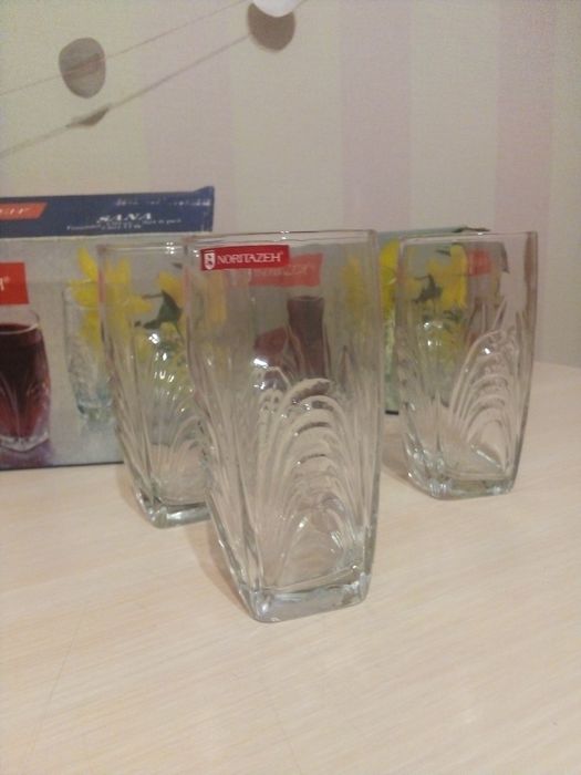 Стаканы стекло 12 штук.