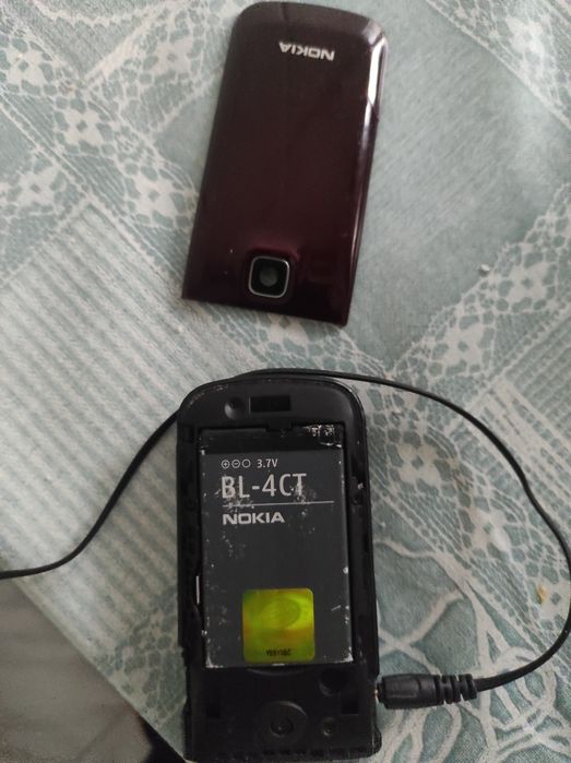 Nokia 2720a-2 usado