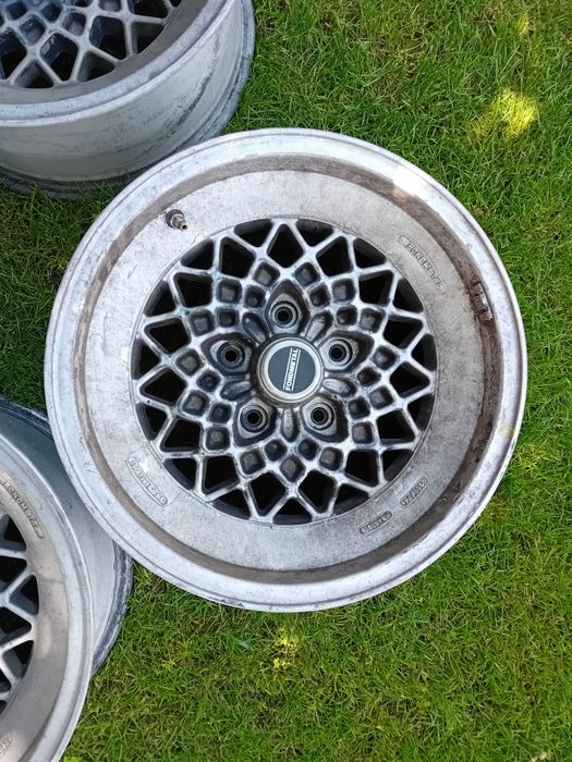 Felgi Fondmetal  16" 8j et11  BMW E34 E36 E30 E28 E24 bbs mahle oz mesh