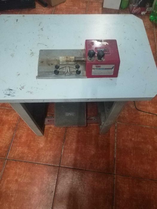 Maquina eletrica de orlar couro/sintetico