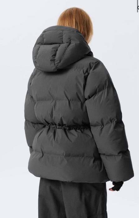 Пуховик weekday сірий