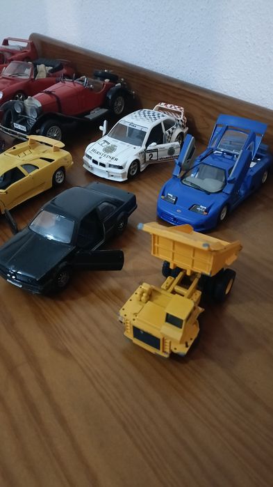Miniaturas à escala (Burago, Maisto,etc)