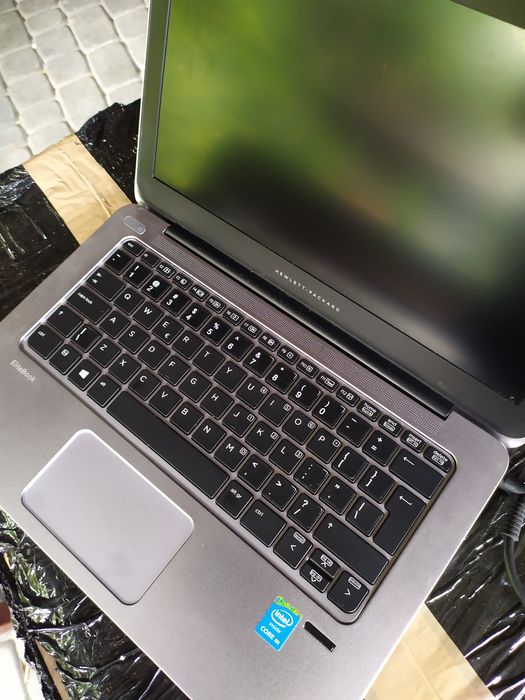 HP Folio 1020 ,Aluminium ,Core m ,  8Gb ram , SSD 128Gb , 11" FullHD, Win11