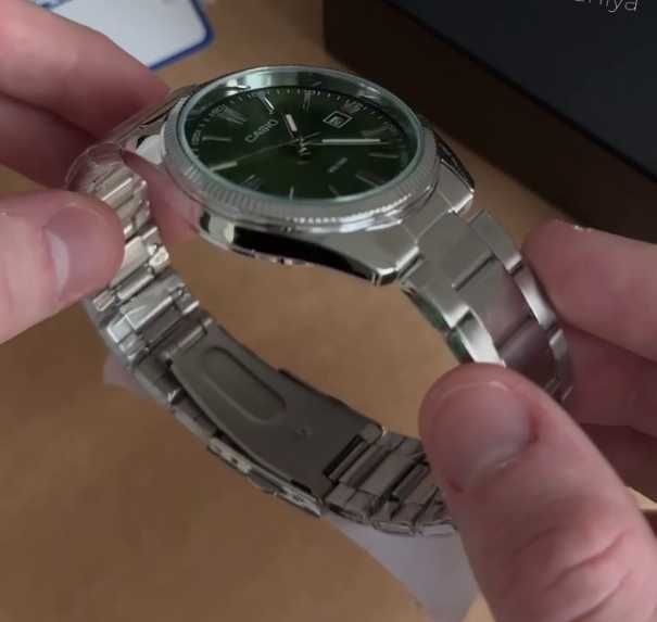 Класичний годинник Casio MTP-1302 з зеленим циферблатом