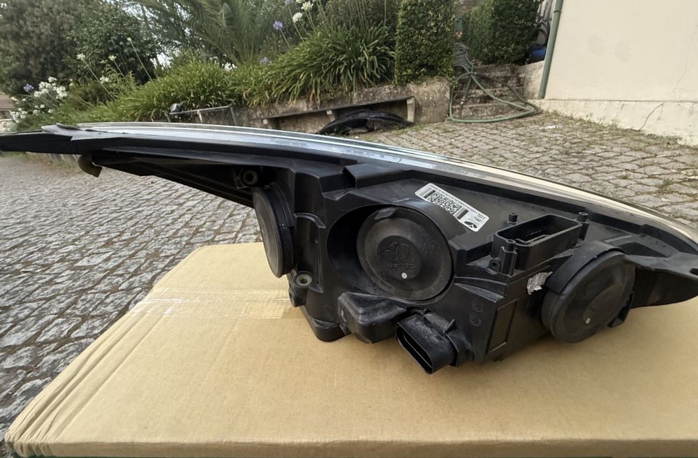 Farol esquerdo ford focus 2017