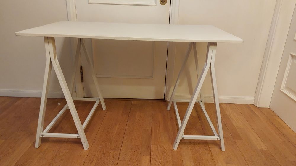 Secretária simples em perfeito estado