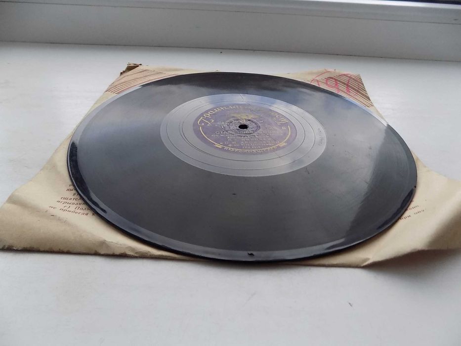 Патефонная пластинка Сталинский закон, Советский простой человек