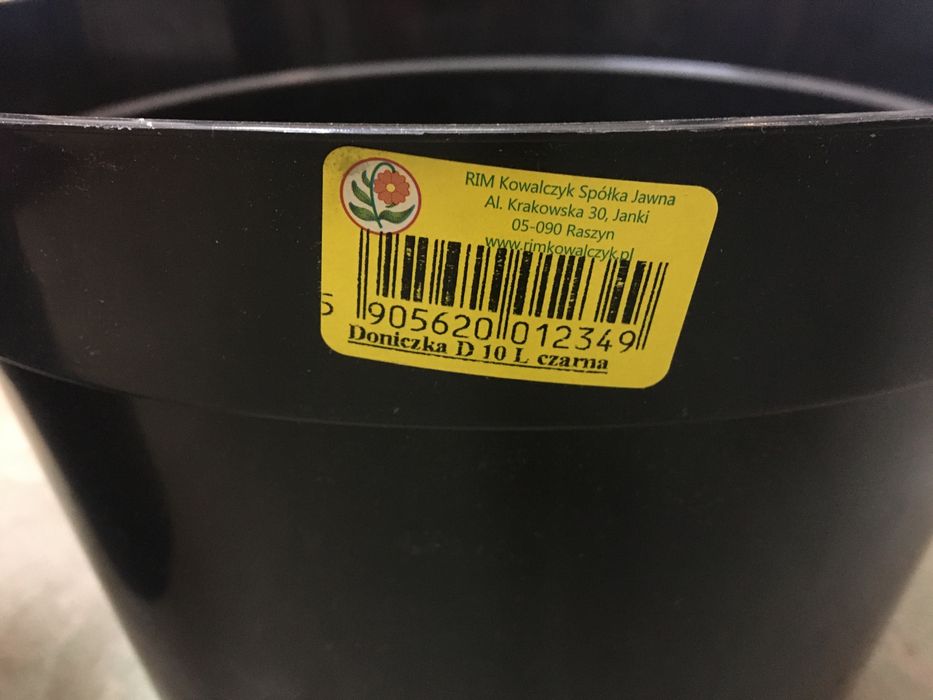 Doniczki czarne plastikowe osłonki do kwiatów