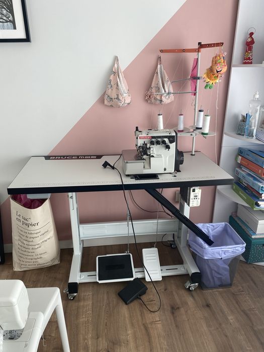 Maquina de corte e coze