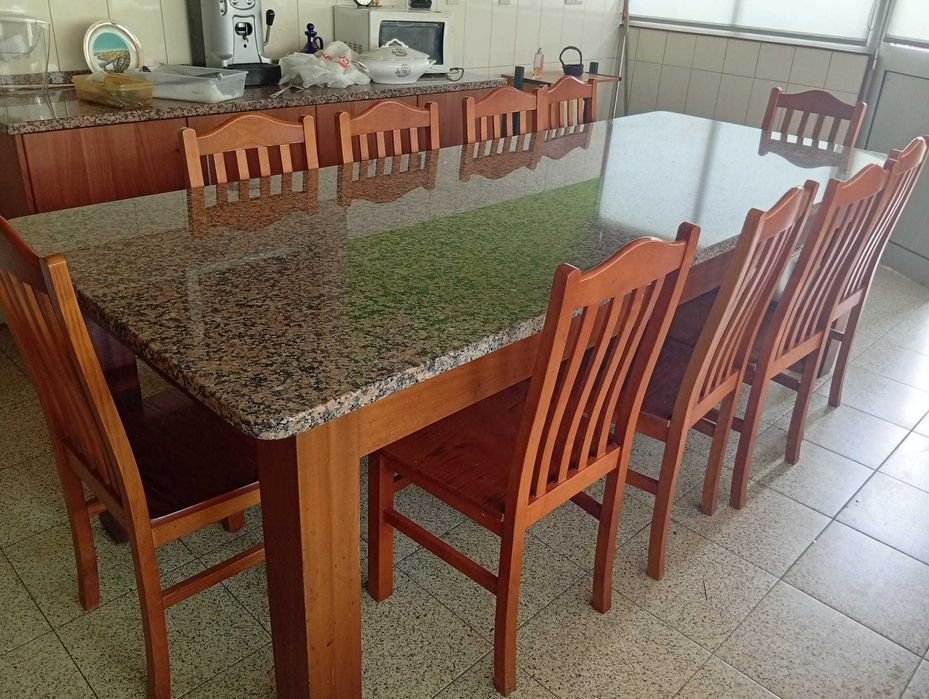 Mesa em Granito + 10 cadeiras
