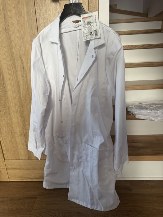 Biały fartuch medyczny