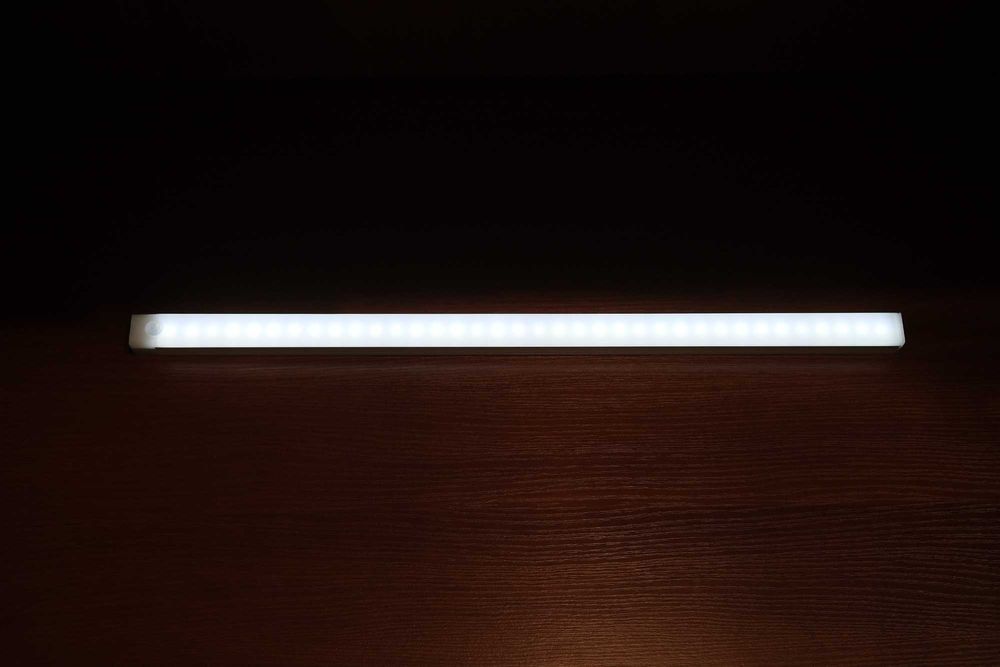 LED лампа на акб з датчиком руху , розпродаж -50%