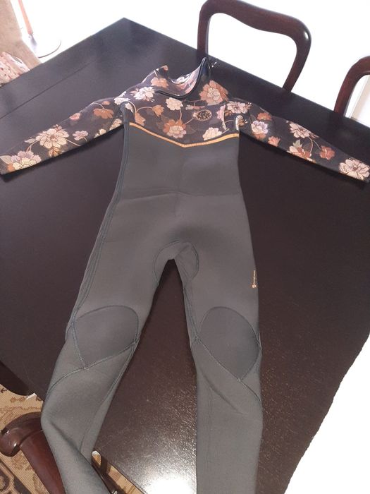 Fato surf Ripcurl 14 anos como novo