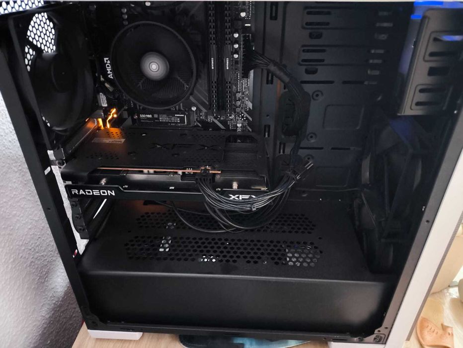 Ryzen 5 5500 / RX 6600 / 16 GB RAM / SSD + HDD
