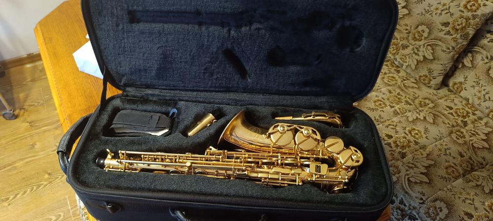 Saksofon altowy jupiter JAS 769-767 plus akcesoria