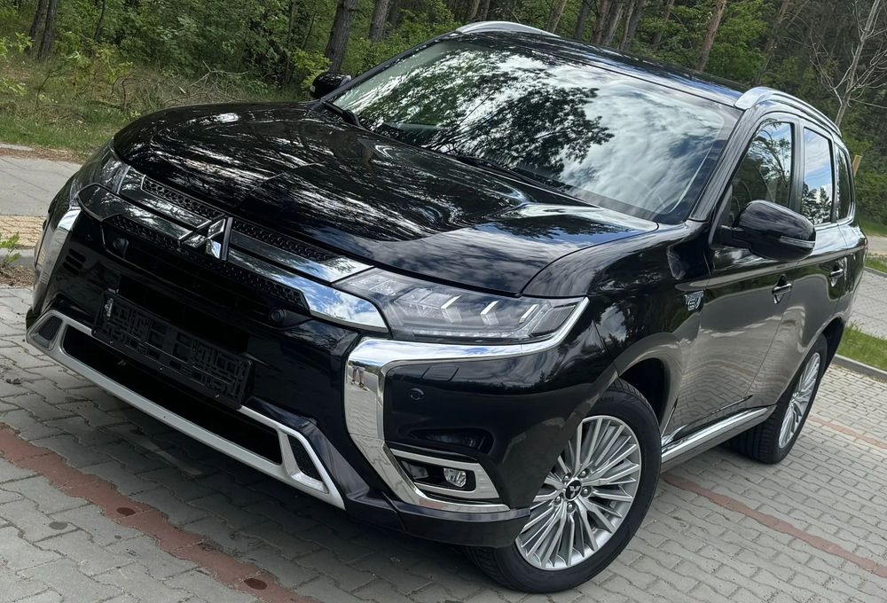 Mitsubishi Outlander 2.4Benzyna PHEV 4x4 Full-Led Alu Kamera Podgrzewane Siedzenia Serwis