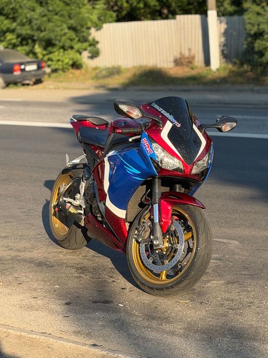 Honda CBR 1000 RR
Fireblade