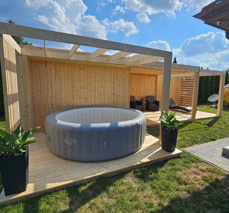 Domek ogrodowy z altaną i pergolami