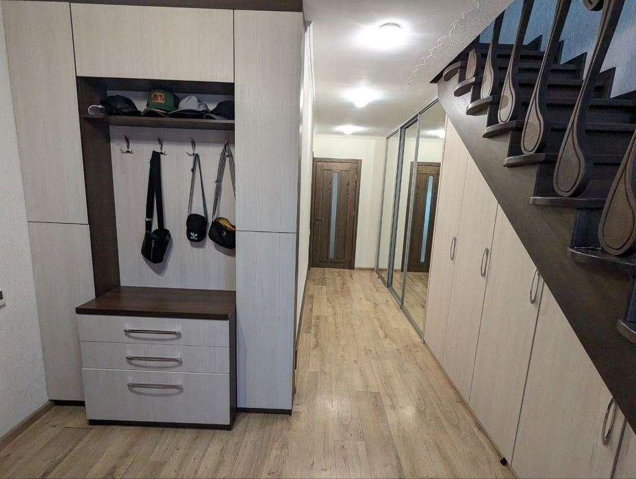 Продам будинок в центрі поблизу парку