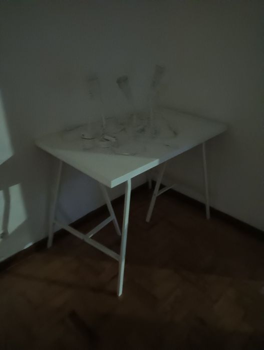 Secretária branca - 30€