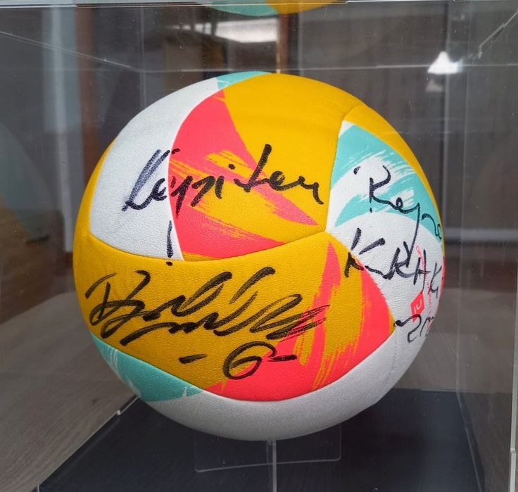 Piłka plażowa z AUTOGRAFEM Bartosza Kurka - Mistrza świata, legendy!