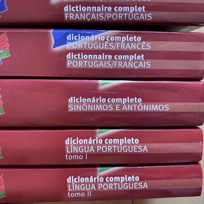 Vendo coleção de Dicionarios completos