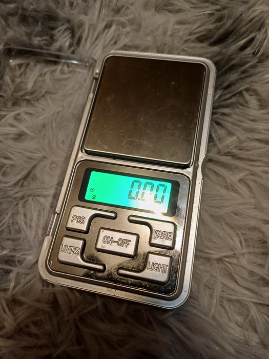 Ваги від 0.01 гр до 100 грамів.