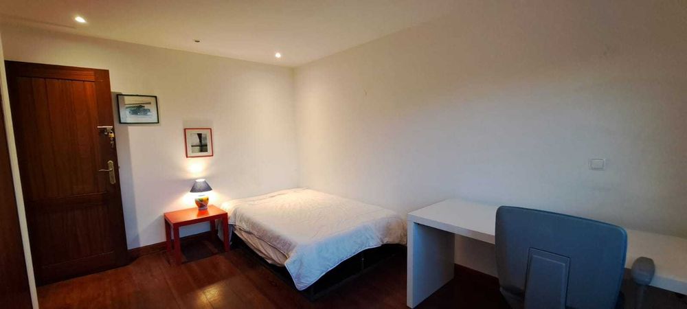 Quarto Albufeira / Guia numa vivenda com despesas incluídas