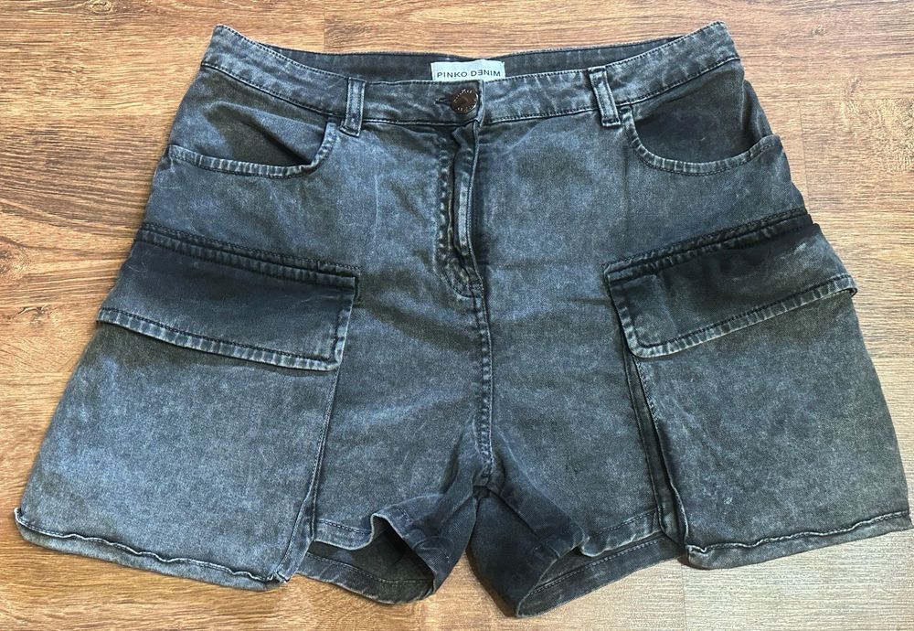 Grafitowe czarne przecierane szorty krótkie spodenki Pinko Denim M duże długie kieszenie vintage