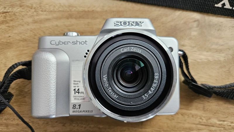 Sony Cyber-shot DSC-H38,1 10 Zoom