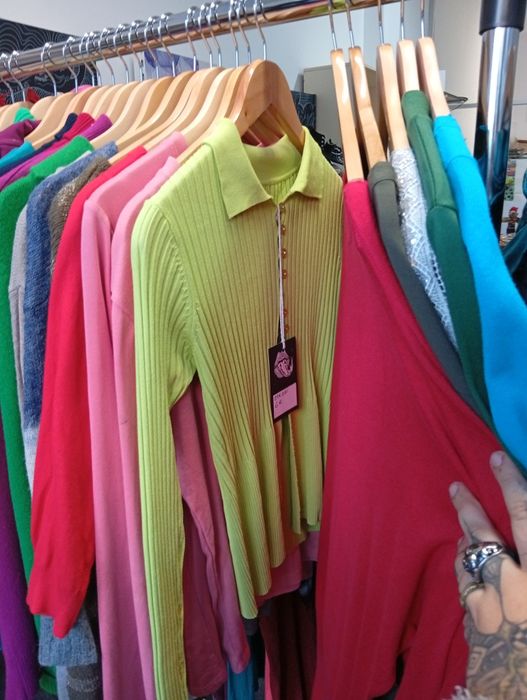 Lote de 23 peças de roupa de inverno feminina